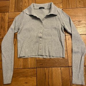 Brandy Melville cropped grey long sleeve collared shirt (LIKE NEW)